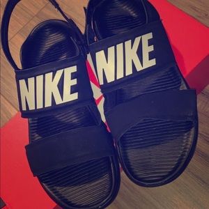 Nike tanjun slides